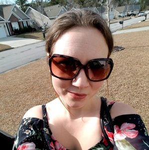 Meet your Posher, Suzanne